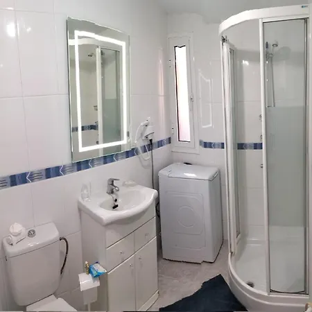 公寓 Minerva 30a Garden View 贝纳尔马德纳